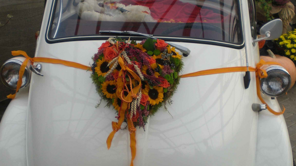 Autoschmuck in Herzform