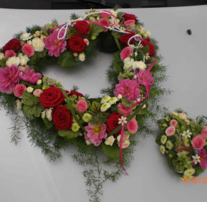 Blütenduett als Autoschmuck