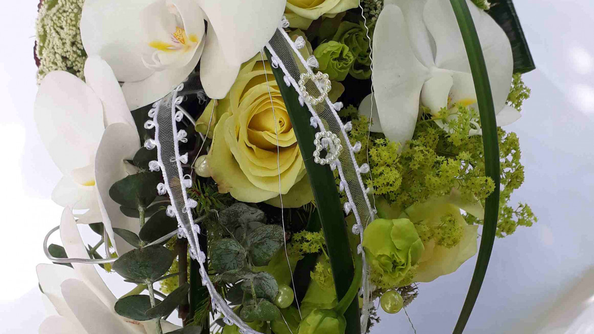 Brautstrauß in Tropfenform