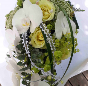 Brautstrauß in Tropfenform